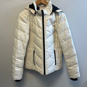 Beautiful Women’s Cream coloured Danier Leather Jacket-Size Small